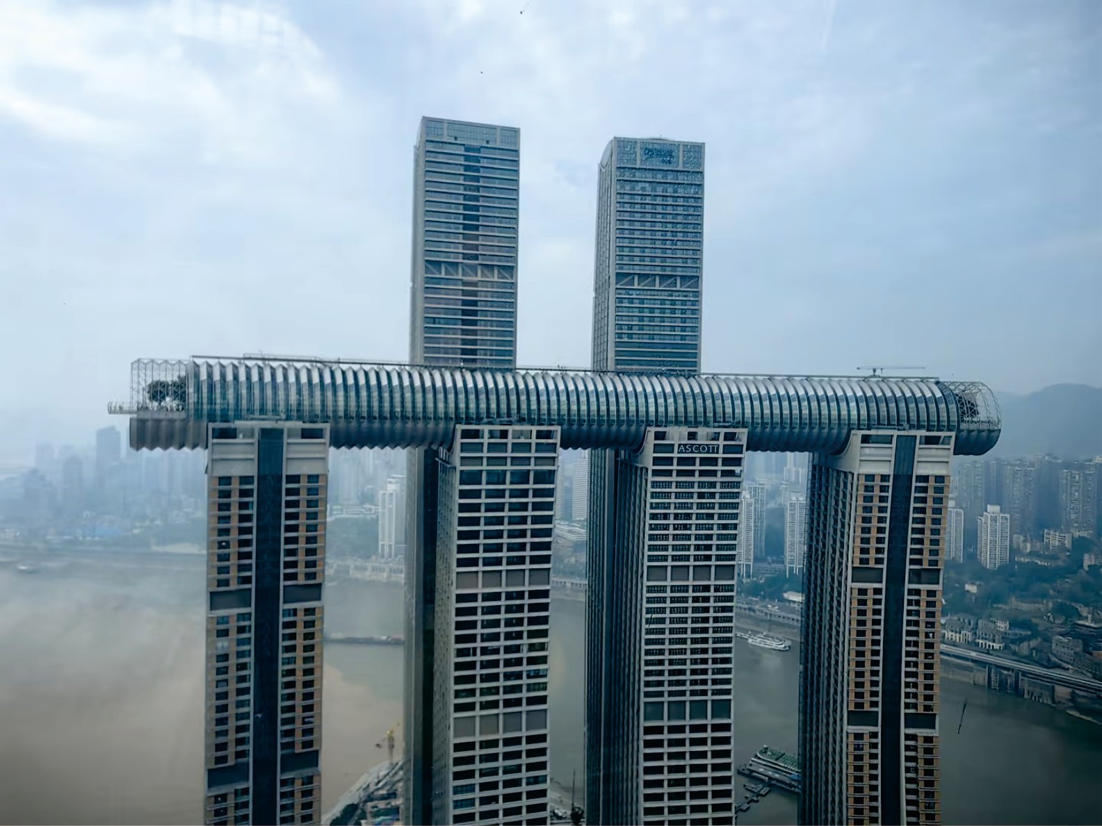 衡鋼高端建筑用管應用于中國新地標——重慶來福士，這是世界首座橫向摩天大樓。(1).jpg