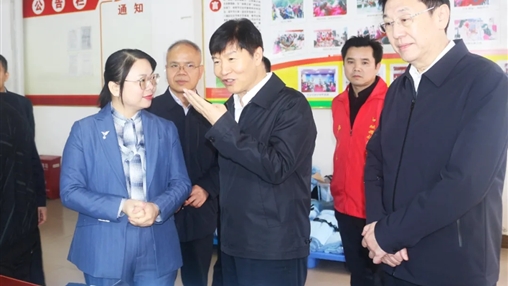 廣西壯族自治區(qū)黨委委員、常委、副書記劉小明蒞臨百裕集團(tuán)環(huán)江車間調(diào)研