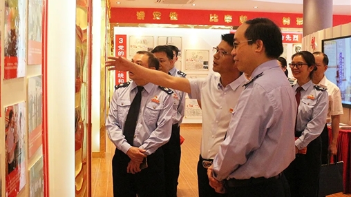 岑溪市稅務(wù)局、岑溪市農(nóng)村商業(yè)銀行黨組成員交流團(tuán)蒞臨百裕集團(tuán)參觀交流